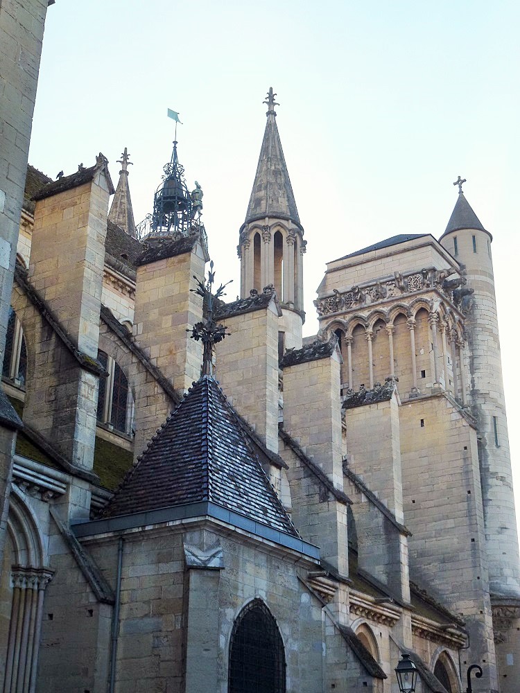 18 Dijon Notre Dame seitlich